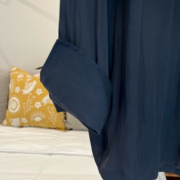 Banana Republic Silk Navy Button Down Shirt - Picture 4 of 5